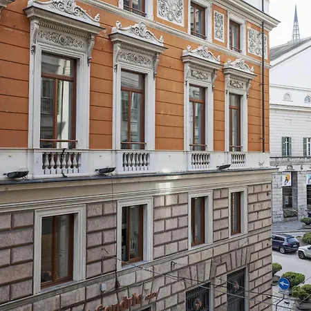 Elegant In The Center By Wonderful Italy *